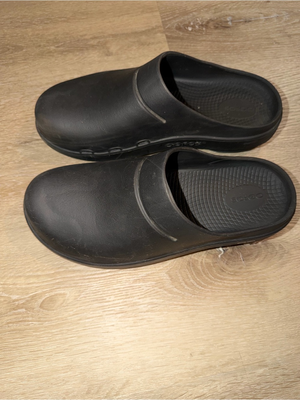 OOFOS Women's Black Slip-On Clog Flats